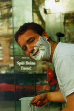 Julius bei der Rasur